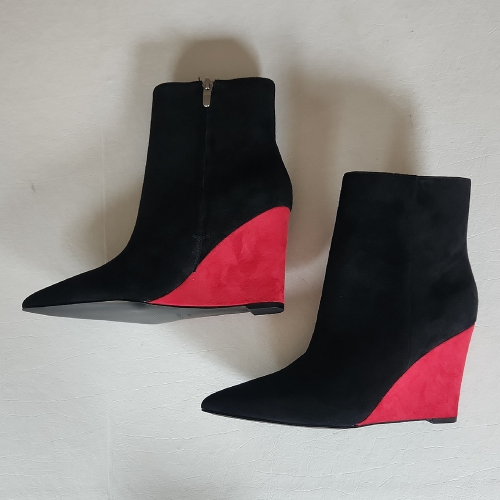 Nine West Black and Red Wedge Suede Ankle Boots Size 8.5